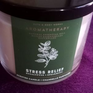 Bath&Body Works stress relief aromatherapy natural essential oils 3 Wick Candle